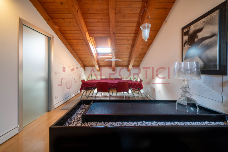 Arzerello di PIOVE DI SACCO – Originale APPARTAMENTO interamente mansardato con travi a vista e p...