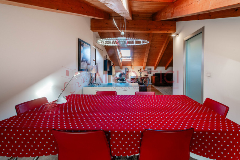 Arzerello di PIOVE DI SACCO – Originale APPARTAMENTO interamente mansardato con travi a vista e p...