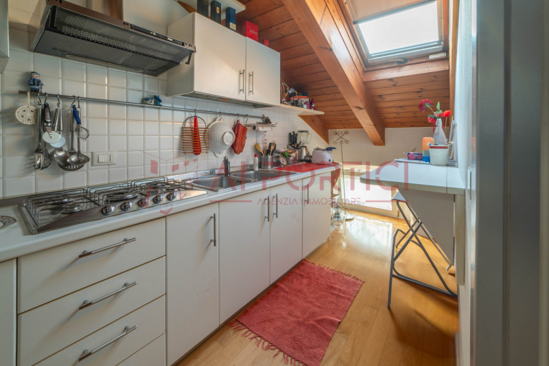 Arzerello di PIOVE DI SACCO – Originale APPARTAMENTO interamente mansardato con travi a vista e p...