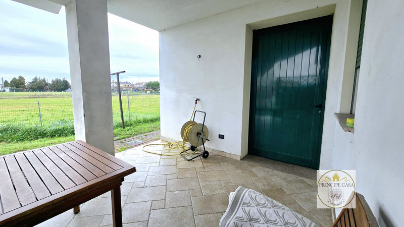 Rif. S398 - Proponiamo in vendita nel comune di Solesino proprietà composta da casa indipendente ...