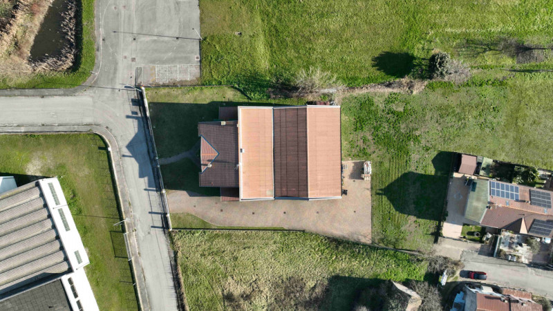 Rif. S398 - Proponiamo in vendita nel comune di Solesino proprietà composta da casa indipendente ...