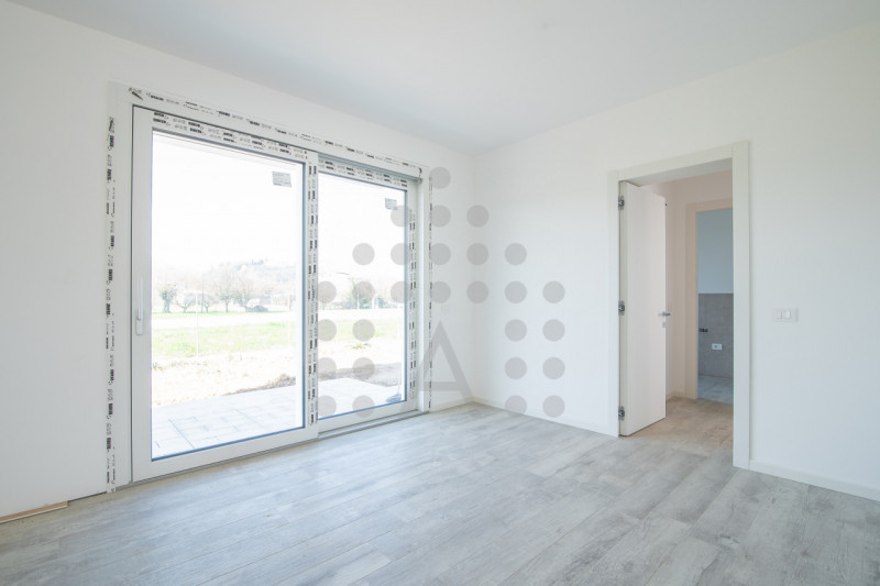 Cerchi una casa nuova mai abitata senza IVA, con allacciamenti e comfort già compresi?
Questa vil...