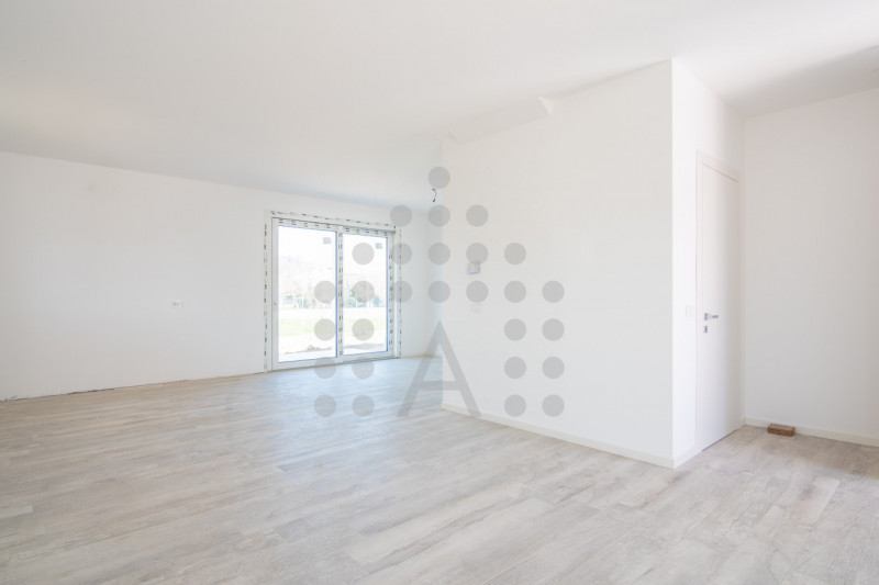 Cerchi una casa nuova mai abitata senza IVA, con allacciamenti e comfort già compresi?
Questa vil...