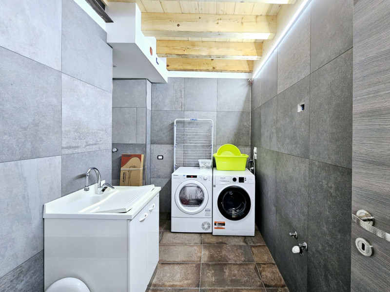 In vendita a Ospedaletto Euganeo, in zona centralissima, proponiamo un moderno appartamento al pi...