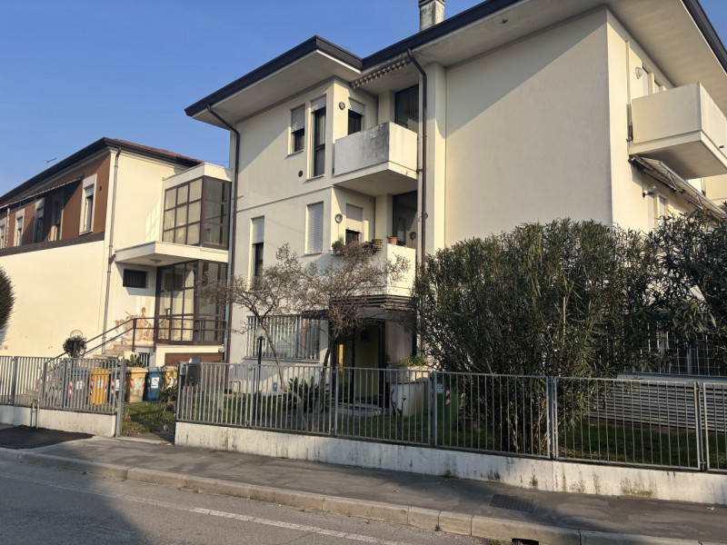 Ufficio al Piano Terra con Ingresso Indipendente – Un'Occasione Imperdibile a Mestrino Centro!

N...