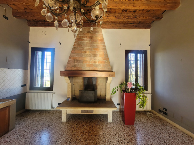 FOR RENT IN VICENZA  Prestigiosa Dependance in Affitto a 15 minuti dalla Caserma Ederle
In una de...