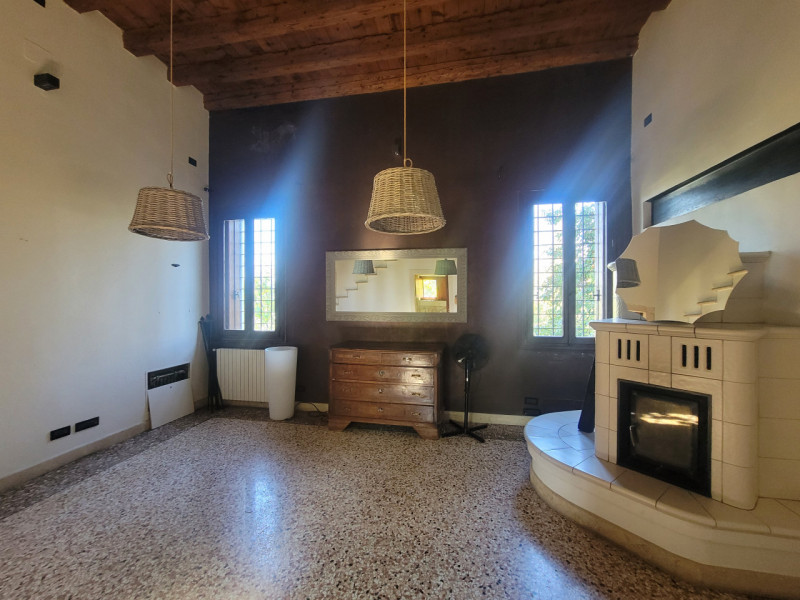 FOR RENT IN VICENZA  Prestigiosa Dependance in Affitto a 15 minuti dalla Caserma Ederle
In una de...