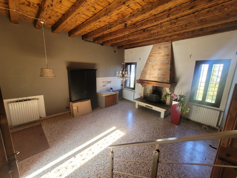 FOR RENT IN VICENZA  Prestigiosa Dependance in Affitto a 15 minuti dalla Caserma Ederle
In una de...