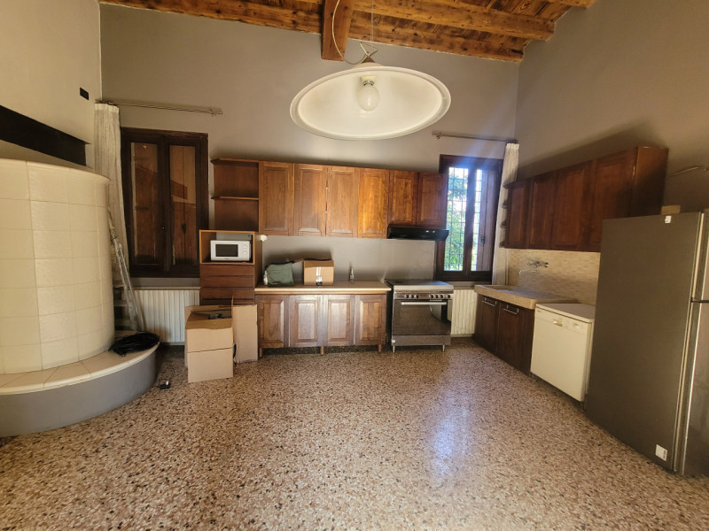 FOR RENT IN VICENZA  Prestigiosa Dependance in Affitto a 15 minuti dalla Caserma Ederle
In una de...