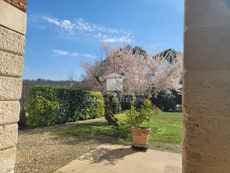 FOR RENT IN VICENZA  Prestigiosa Dependance in Affitto a 15 minuti dalla Caserma Ederle
In una de...