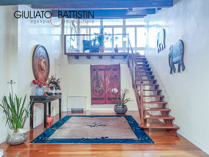 VICENZA: in Corso Andrea Palladio, su palazzo di pregio storico, siamo a proporre lussuoso appart...