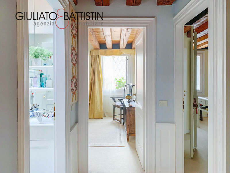 VICENZA: in Corso Andrea Palladio, su palazzo di pregio storico, siamo a proporre lussuoso appart...