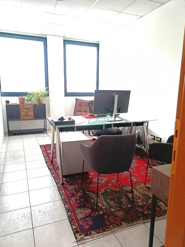 Padova Est - Viale Navigazione Interna - 
Luminoso ufficio posto al secondo piano composto da 4 v...