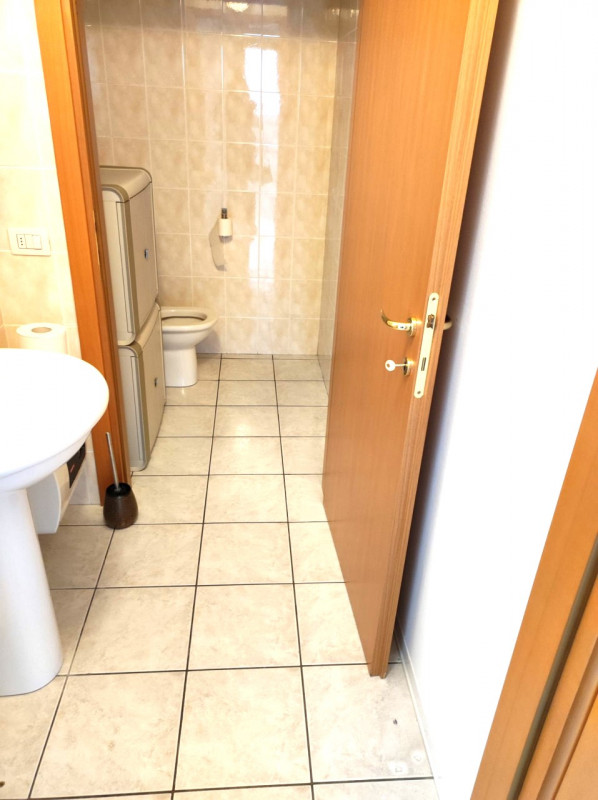 Padova Est - Viale Navigazione Interna - 
Luminoso ufficio posto al secondo piano composto da 4 v...