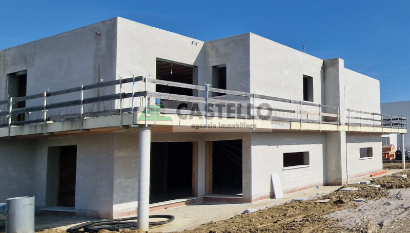 Campodarsego centro comoda ai servizi spaziosa porzione di bifamiliare con giardino privato. Rif....