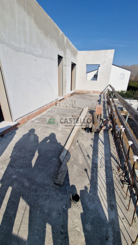 Campodarsego centro comoda ai servizi spaziosa porzione di bifamiliare con giardino privato. Rif....