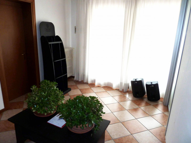 Capriccio di Vigonza locasi prestigiosi uffici, idonei anche come show room. Liberi per maggio 20...