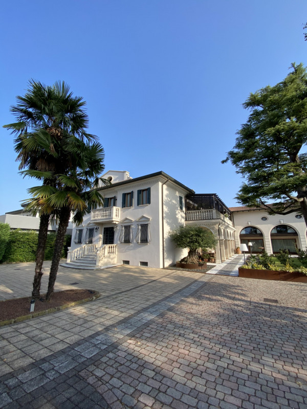 Capriccio di Vigonza locasi prestigiosi uffici, idonei anche come show room. Liberi per maggio 20...