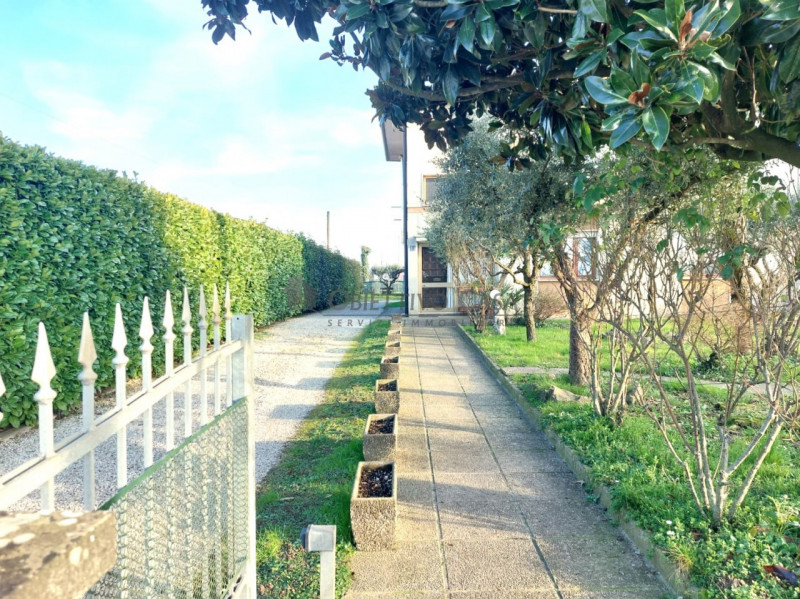 VG205 – Veggiano/Saccolongo

Splendida Porzione di Bifamiliare Orizzontale (Ultimo Piano) con Ing...