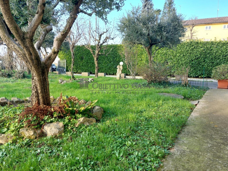 VG205 – Veggiano/Saccolongo

Splendida Porzione di Bifamiliare Orizzontale (Ultimo Piano) con Ing...