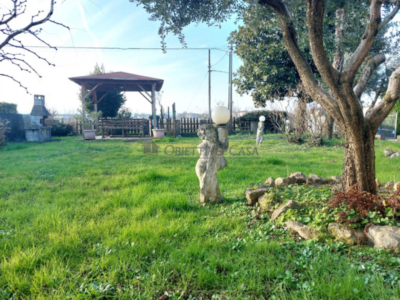 VG205 – Veggiano/Saccolongo

Splendida Porzione di Bifamiliare Orizzontale (Ultimo Piano) con Ing...