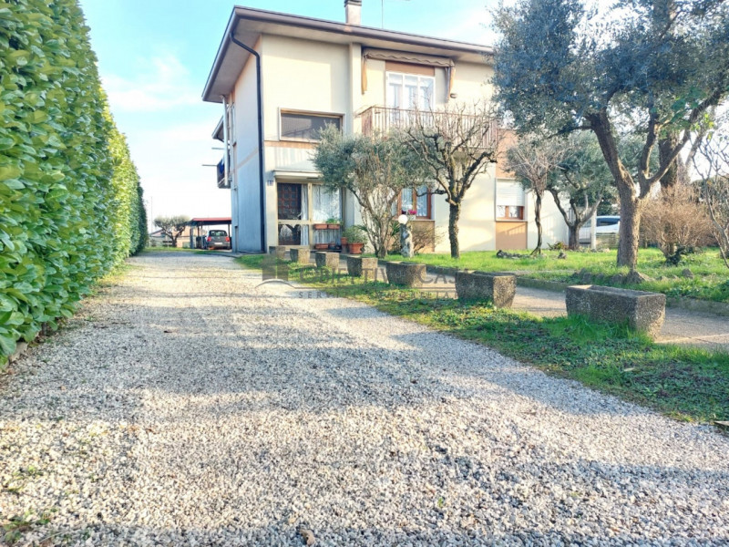 VG205 – Veggiano/Saccolongo

Splendida Porzione di Bifamiliare Orizzontale (Ultimo Piano) con Ing...