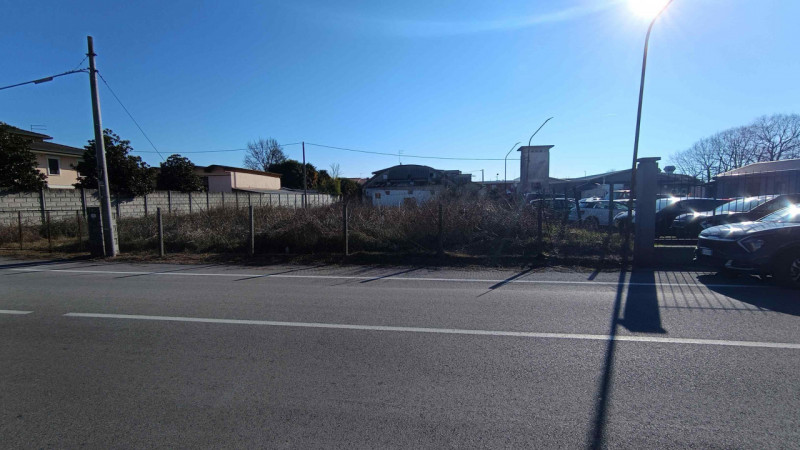 Piazzola sul Brenta: in pieno centro, comodissimo a tutti i servizi, lotto edificabile residenzia...