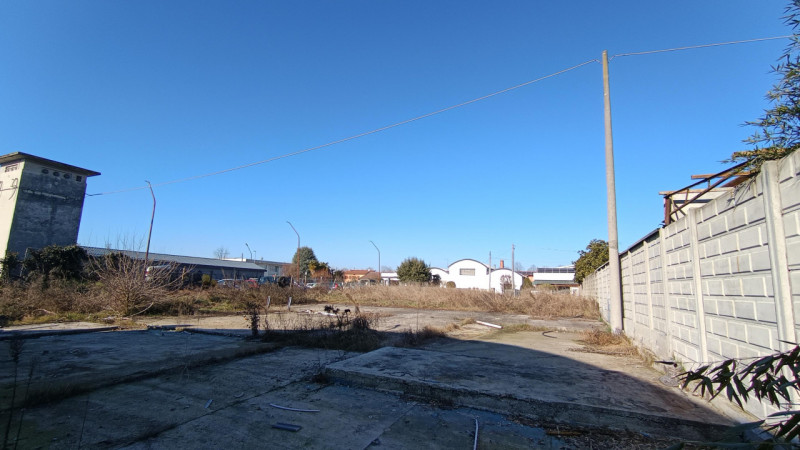 Piazzola sul Brenta: in pieno centro, comodissimo a tutti i servizi, lotto edificabile residenzia...