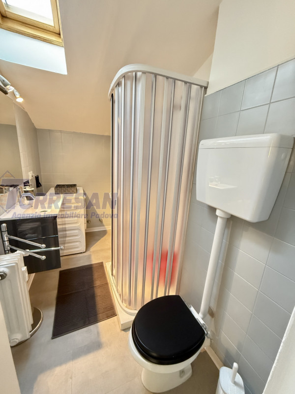 PORTELLO: laterale di via Belzoni, quinto e ultimo piano con ascensore che ferma al quarto piano ...