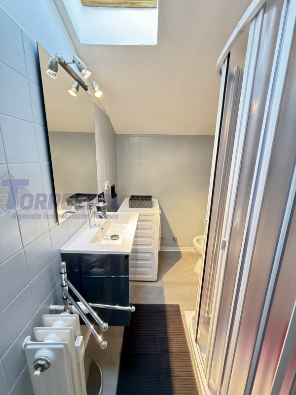 PORTELLO: laterale di via Belzoni, quinto e ultimo piano con ascensore che ferma al quarto piano ...