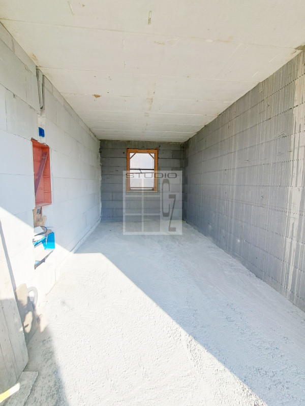 Proponiamo in vendita soluzione di bifamiliare sviluppata su un unico livello.
L'abitazione, TUTT...