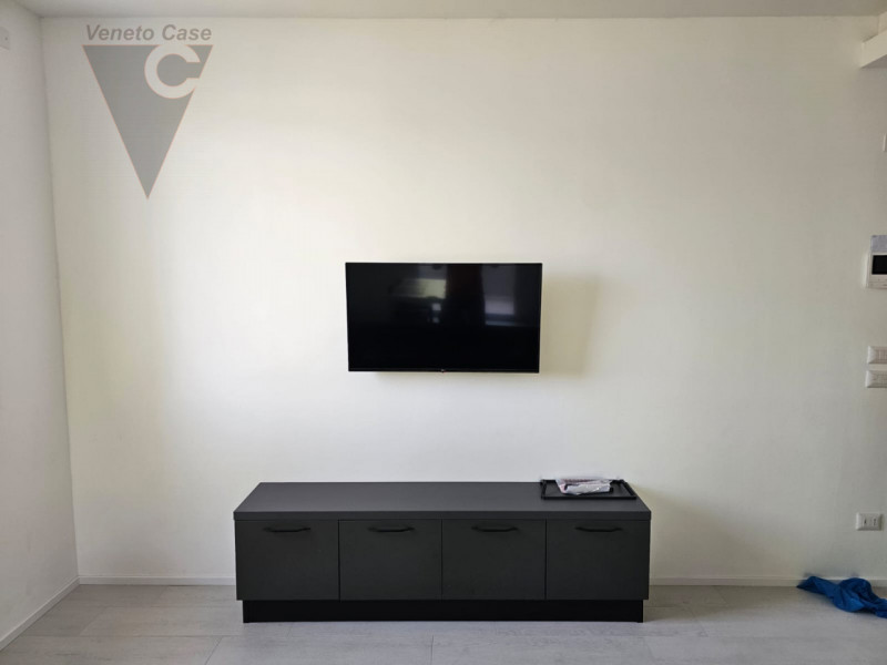 Si affitta intero appartamento di grandi dimensioni per studenti su condominio di sole 4 unità co...