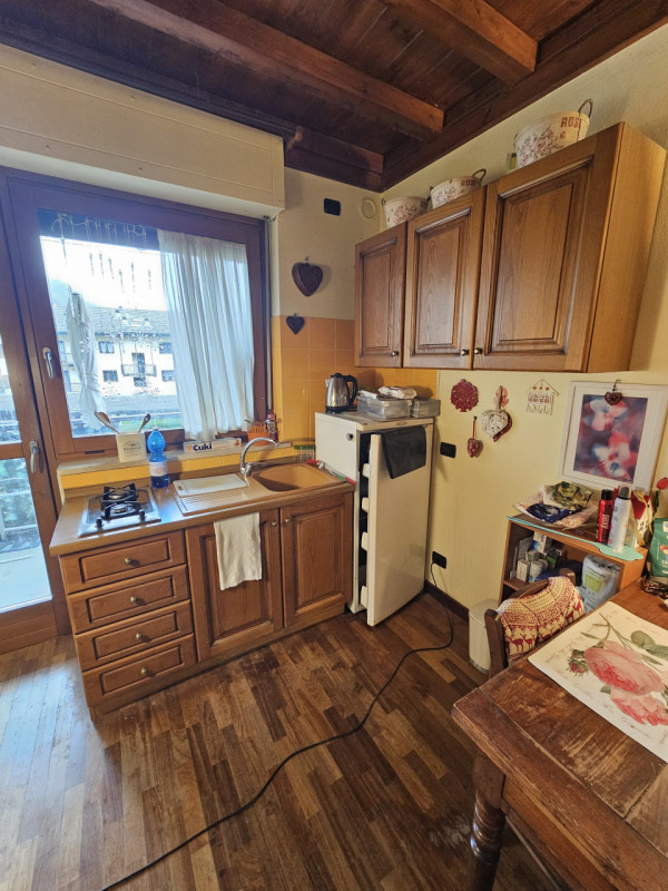 Scopri un'opportunità imperdibile nel cuore di Vernante con questo esclusivo appartamento all'ult...