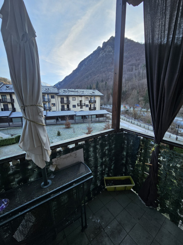 Scopri un'opportunità imperdibile nel cuore di Vernante con questo esclusivo appartamento all'ult...