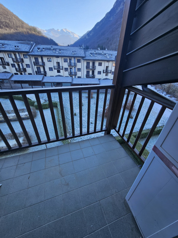 Scopri un'opportunità imperdibile nel cuore di Vernante con questo esclusivo appartamento all'ult...