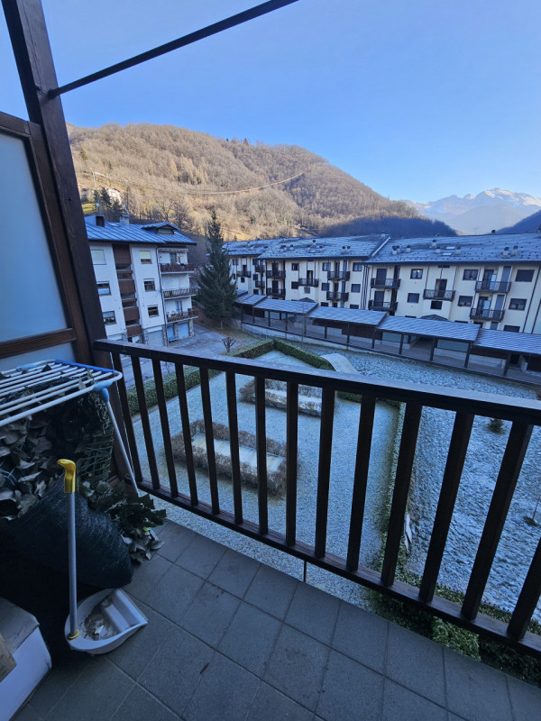 Scopri un'opportunità imperdibile nel cuore di Vernante con questo esclusivo appartamento all'ult...