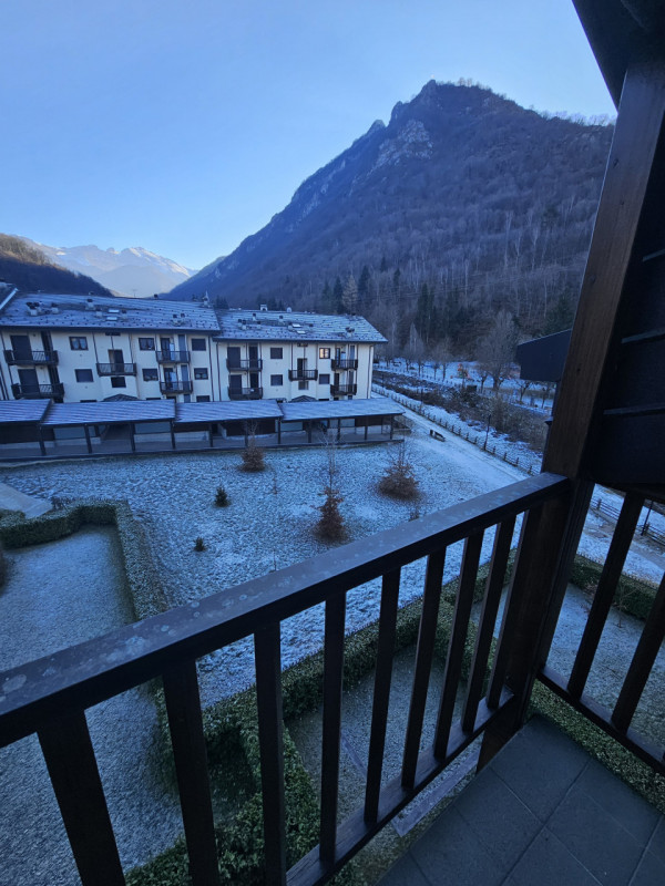 Scopri un'opportunità imperdibile nel cuore di Vernante con questo esclusivo appartamento all'ult...