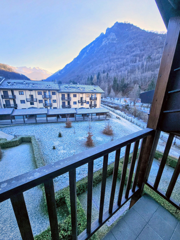 Scopri un'opportunità imperdibile nel cuore di Vernante con questo esclusivo appartamento all'ult...