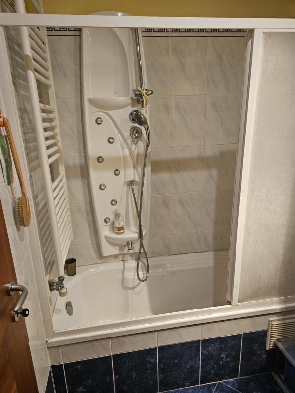 Scopri un'opportunità imperdibile nel cuore di Vernante con questo esclusivo appartamento all'ult...