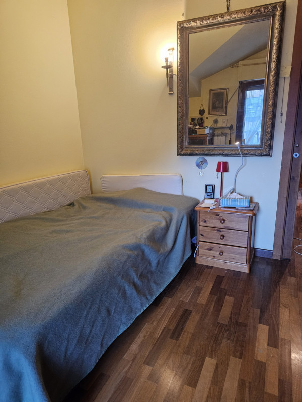 Scopri un'opportunità imperdibile nel cuore di Vernante con questo esclusivo appartamento all'ult...