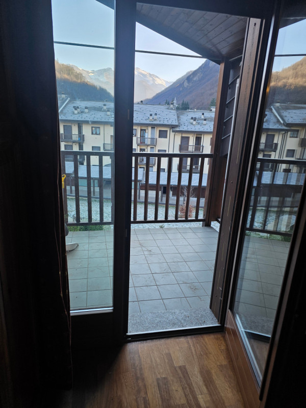 Scopri un'opportunità imperdibile nel cuore di Vernante con questo esclusivo appartamento all'ult...