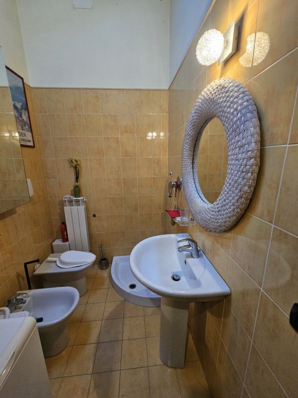 Scopri un'opportunità imperdibile nel cuore di Vernante con questo esclusivo appartamento all'ult...