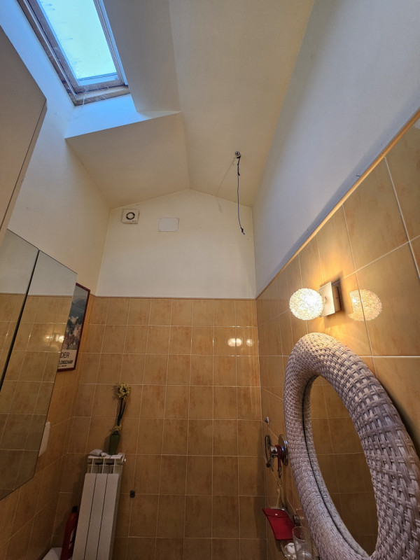 Scopri un'opportunità imperdibile nel cuore di Vernante con questo esclusivo appartamento all'ult...