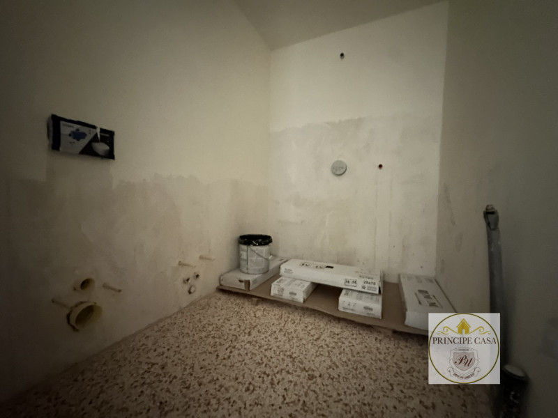 In posizione straordinaria, immediate vicinanze Ponte di Rialto e Piazza San Marco, proponiamo sp...