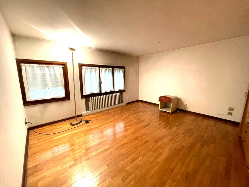 APPARTAMENTO DA RISTRUTTURARE CON PERTINENZE – CENTRO STORICO

A pochi passi dalla Chiesa di Sant...