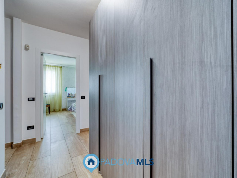 Immobile in esclusiva al Gruppo Padova MLS

PERAROLO DI VIGONZA Signorile VILLA SINGOLA immersa n...