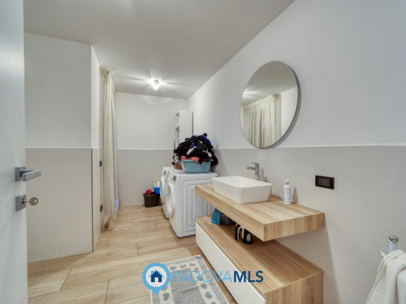 Immobile in esclusiva al Gruppo Padova MLS

PERAROLO DI VIGONZA Signorile VILLA SINGOLA immersa n...