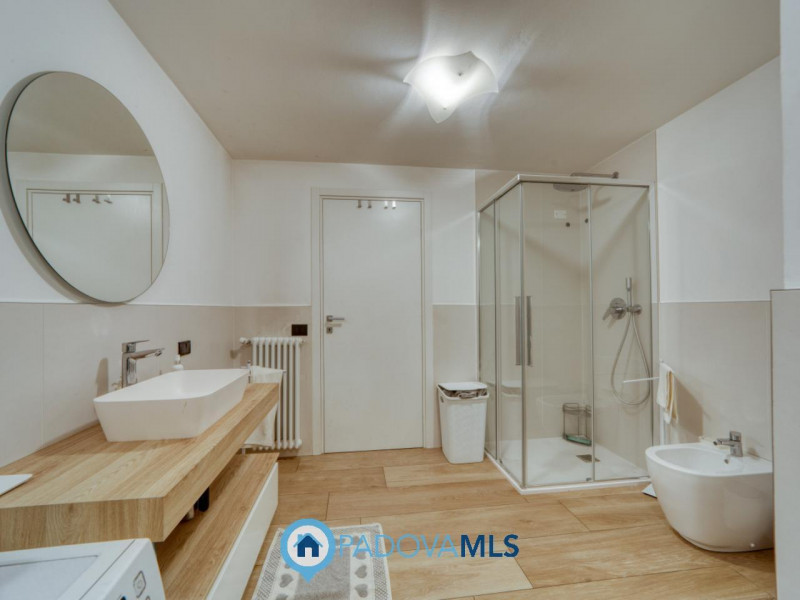 Immobile in esclusiva al Gruppo Padova MLS

PERAROLO DI VIGONZA Signorile VILLA SINGOLA immersa n...