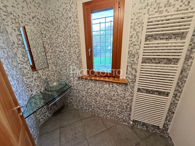 Rif. V5236 - Splendida villa in vendita a Montebelluna, situata in posizione privilegiata a Rive ...