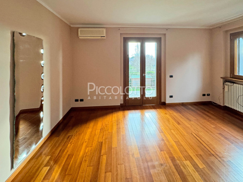 Rif. V5236 - Splendida villa in vendita a Montebelluna, situata in posizione privilegiata a Rive ...